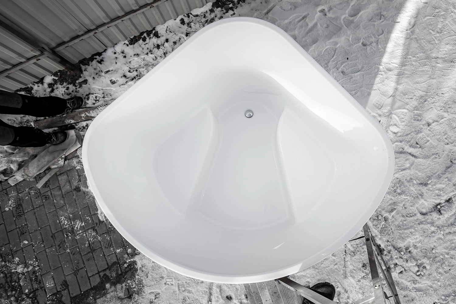 ICE TUB CORNER 130 - image 1